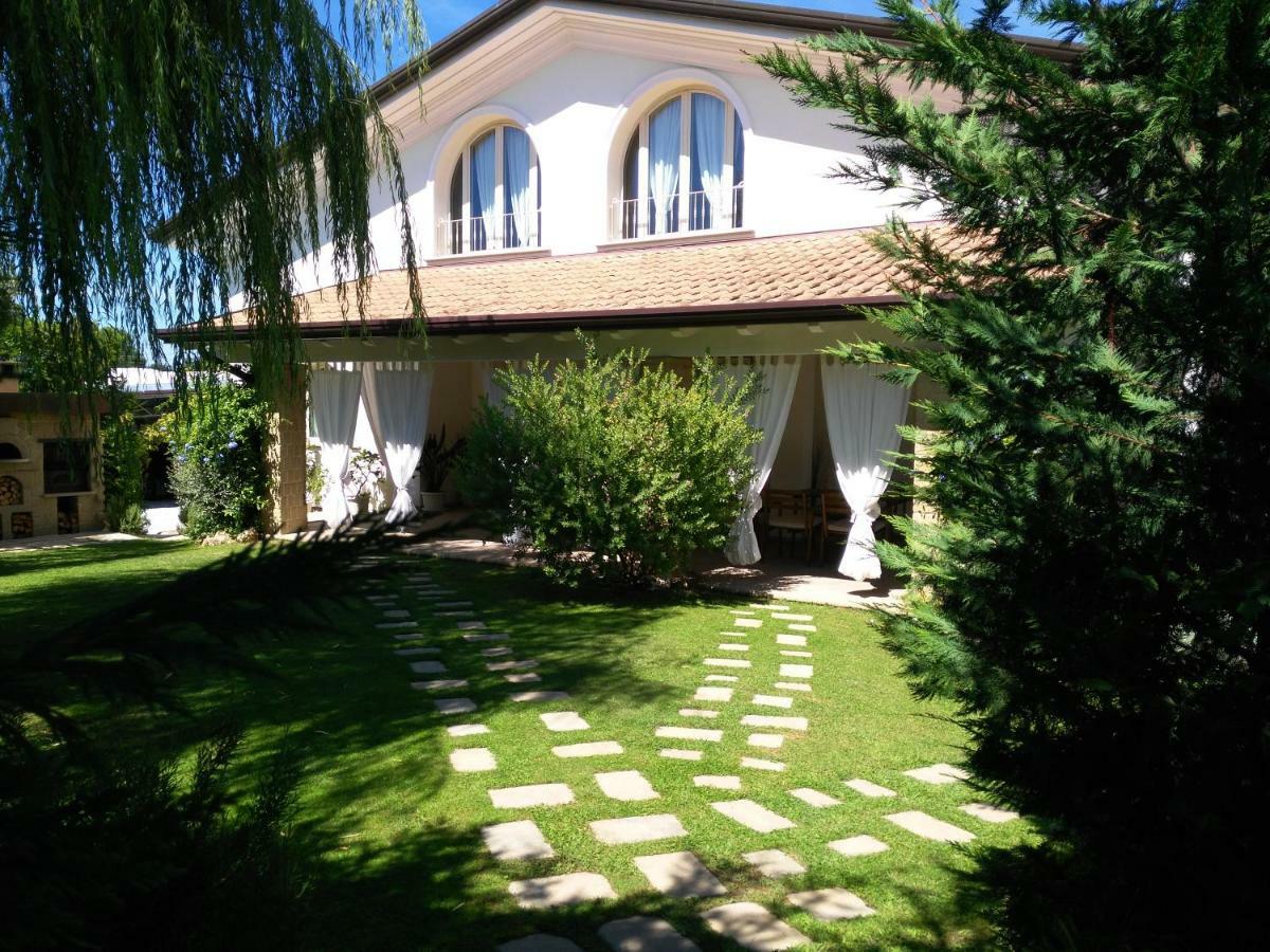 Вилла I Salici Марина-ди-Масса Экстерьер фото